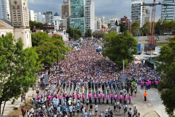 蓝鳍豚游泳培训基地的课程安排与学费